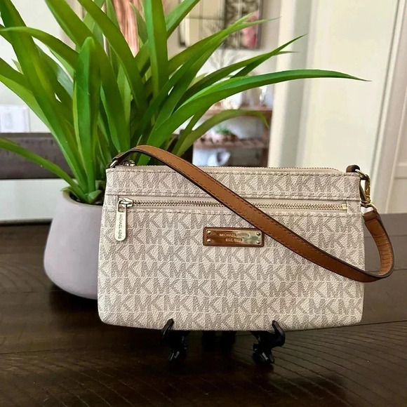 Michael Kors Small Handbag/Wristlet